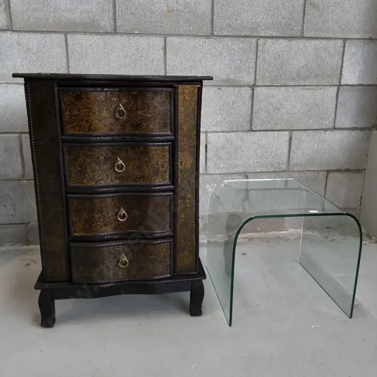 VINTAGE FLORENTINE STYLE 4 DRAWER CHEST AND MID CENTURY MODERN GLASS SIDE TABLE, TALLEST H 75 CM
