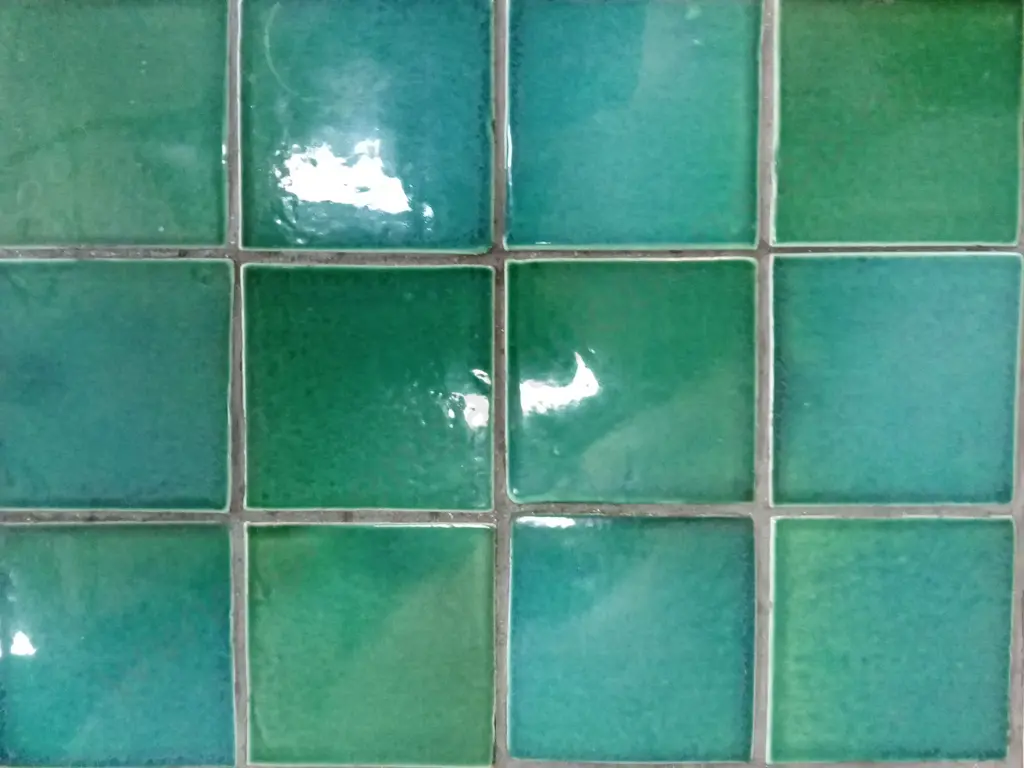 VINTAGE TILE TOP SIDE TABLE, H 52 X W 54CM X D 54CM Image 1++