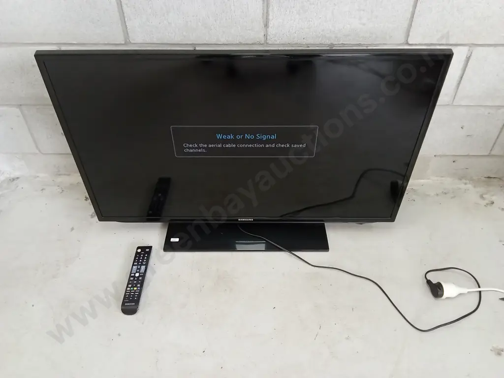 SAMSUNG 40" TV (UA40EH5306M) Image 1++