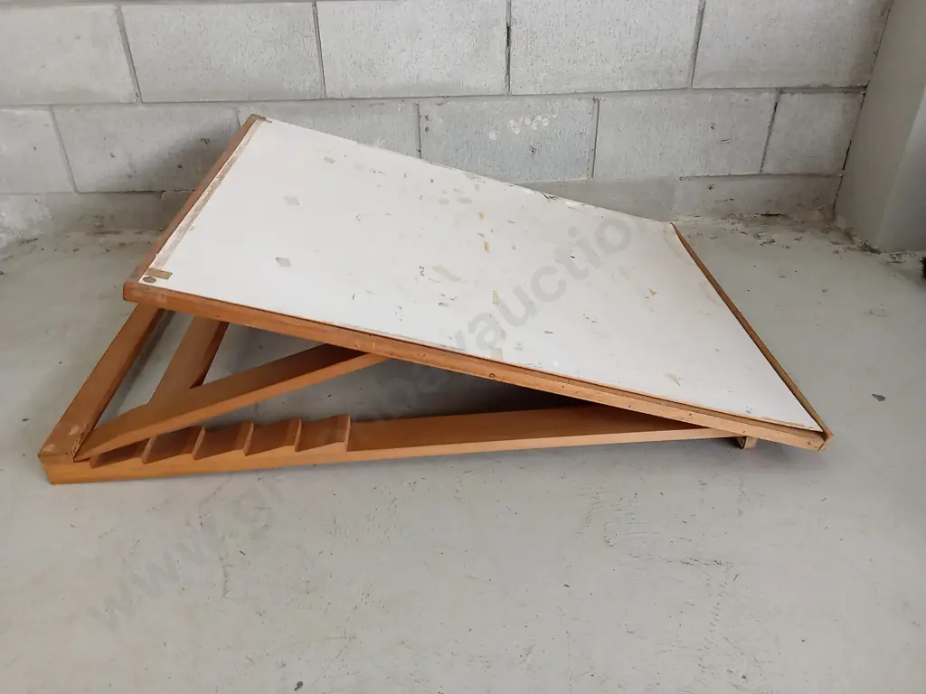 ADJUSTABLE WOODEN DRAFTING BOARD, 92CM X 72CM Image 1++