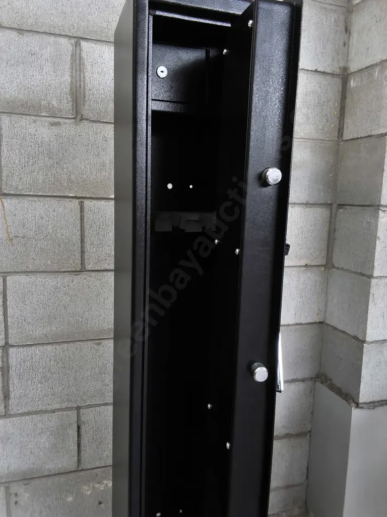 SANDLEFORD GUN SAFE, H 1.46 M Image 1++