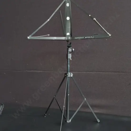 VINTAGE COLLAPSIBLE METAL MUSIC STAND