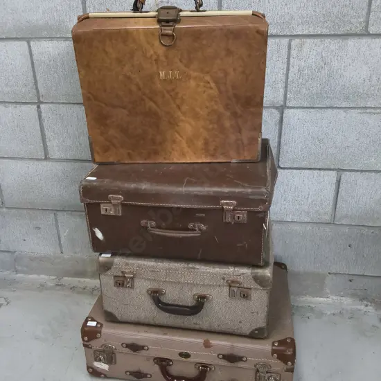 4 VINTAGE SUITCASES, WIDEST W 58 CM