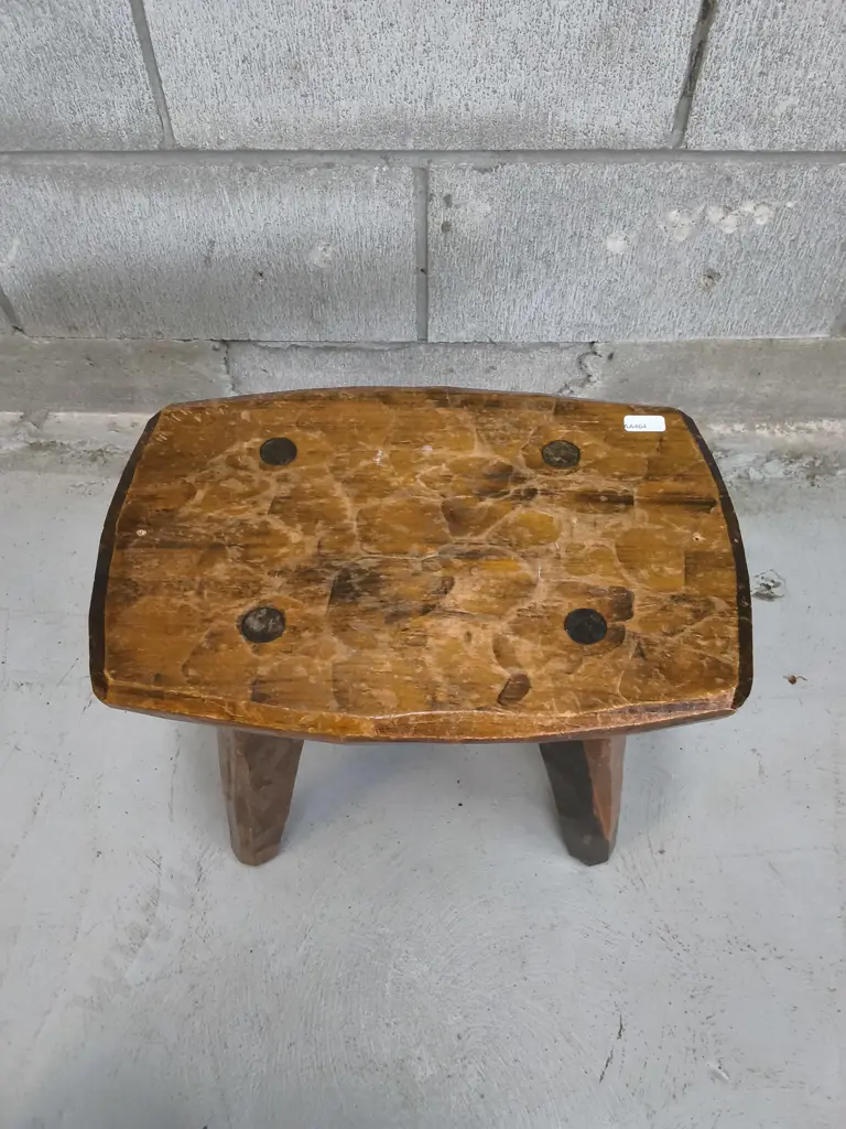 VINTAGE WOODEN PRIMITIVE LOW STOOL, H 31 CM Image 1++