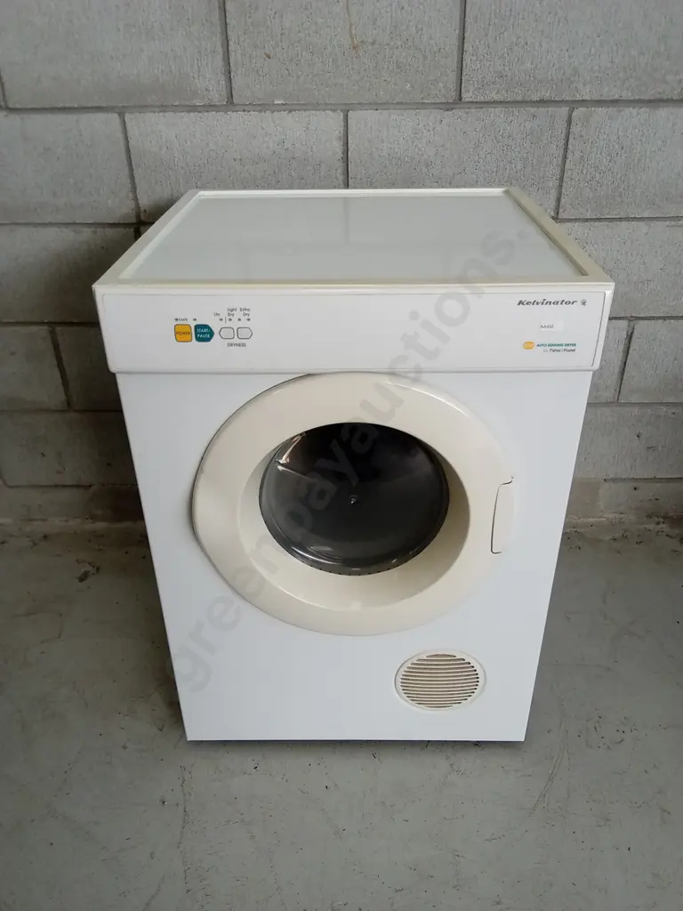 KELVINATOR AUTO SENSING DRYER, H 79CM X W 55CM X D 57CM Image 1++