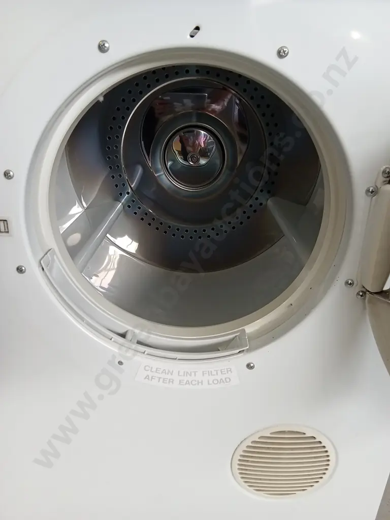 KELVINATOR AUTO SENSING DRYER, H 79CM X W 55CM X D 57CM Image 1++