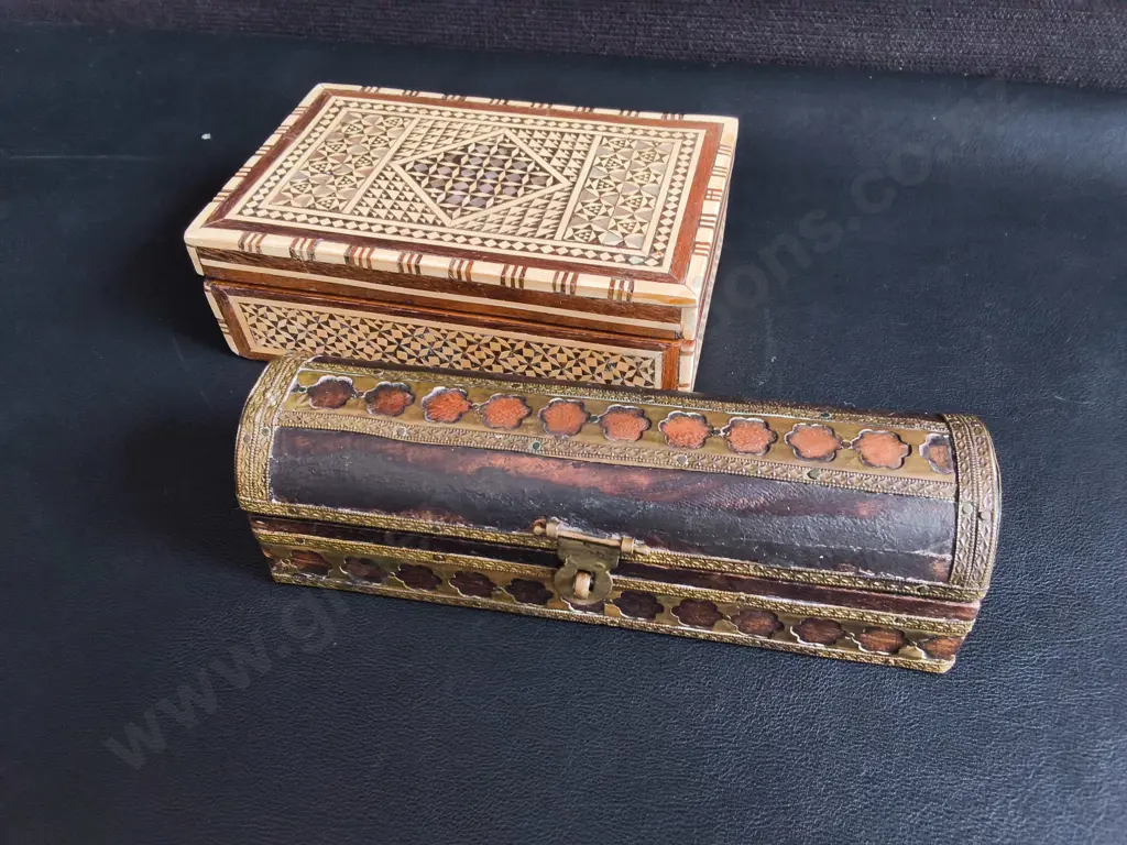 PAIR OF VINTAGE HAND CRAFTED BOXES, WIDEST W 18 CM Image 1++