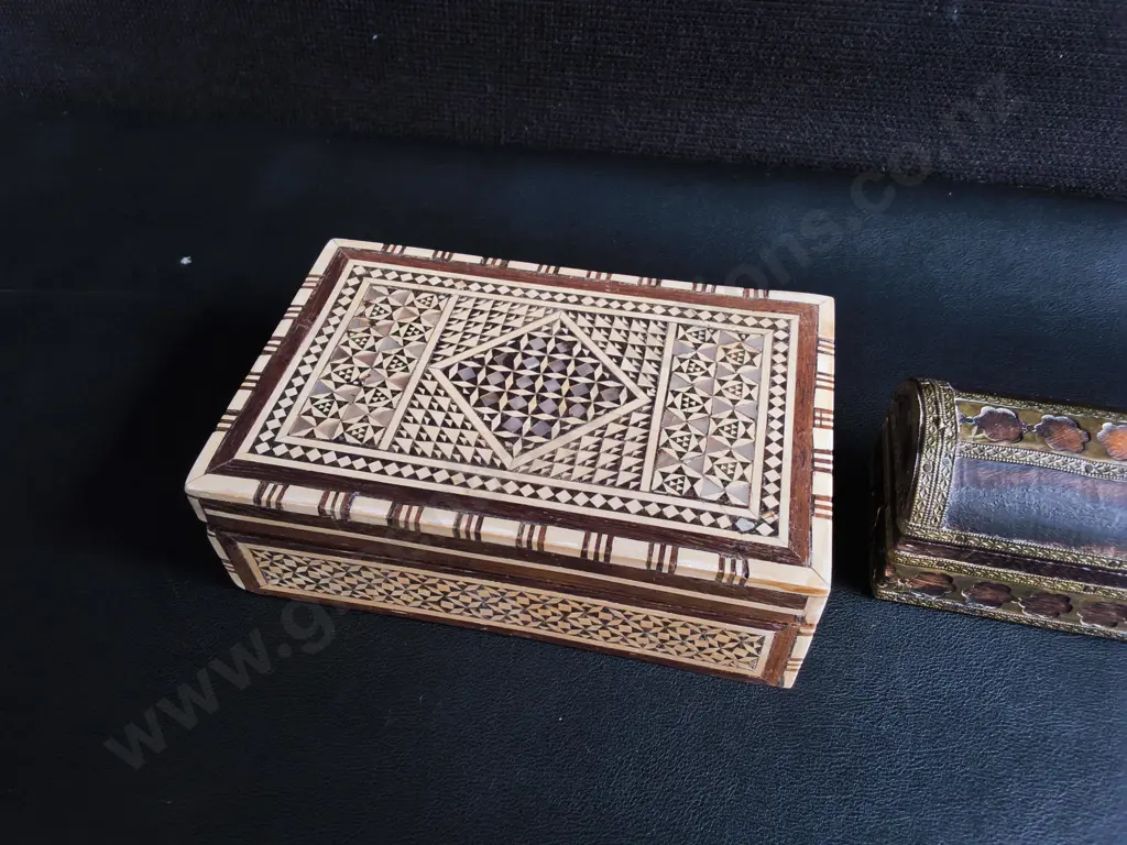 PAIR OF VINTAGE HAND CRAFTED BOXES, WIDEST W 18 CM Image 1++