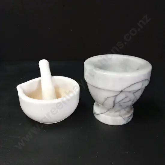 MARBLE MORTAR H10.5CM AND A PORCELAIN PESTLE AND MORTAR