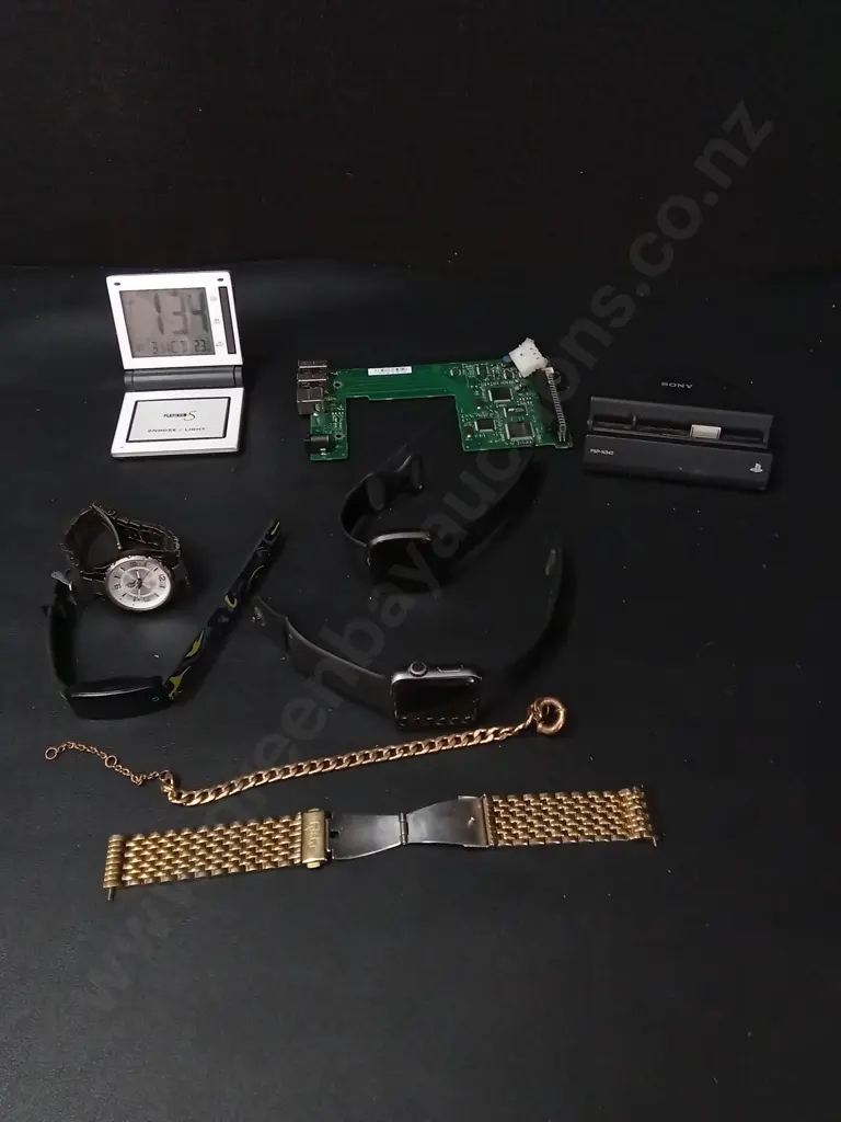 COLLECTION OF ELECTRONICS, WATCHES AND OTHER Image 1++