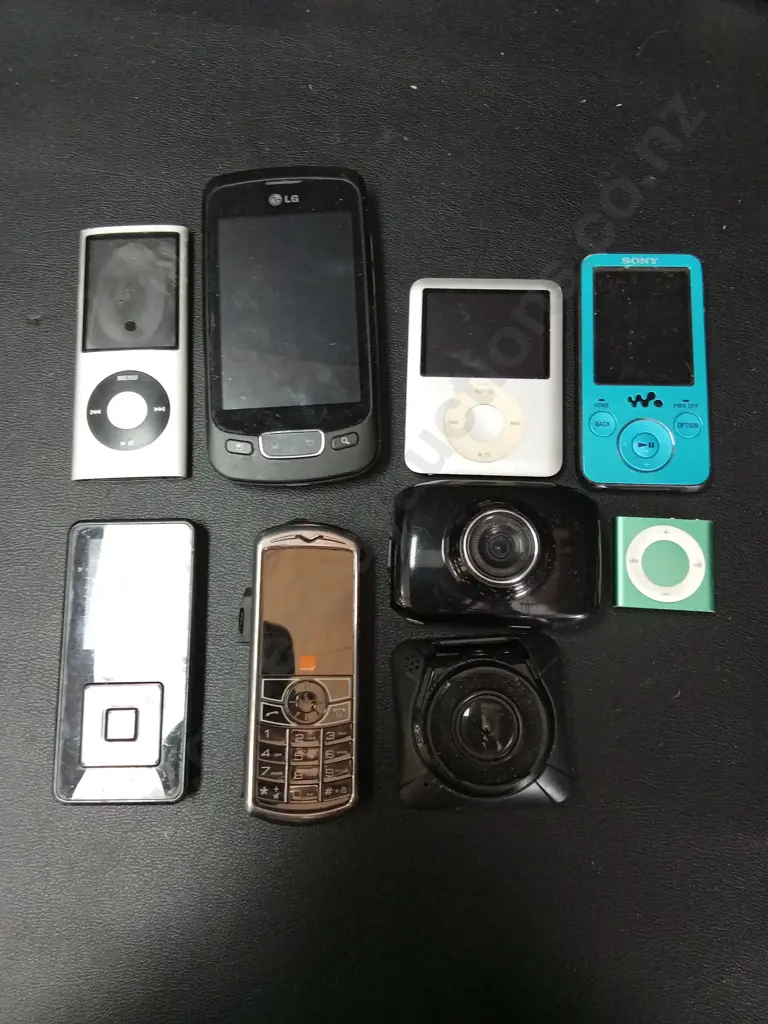 COLLECTION OF ELECTRONICS, WATCHES AND OTHER Image 1++