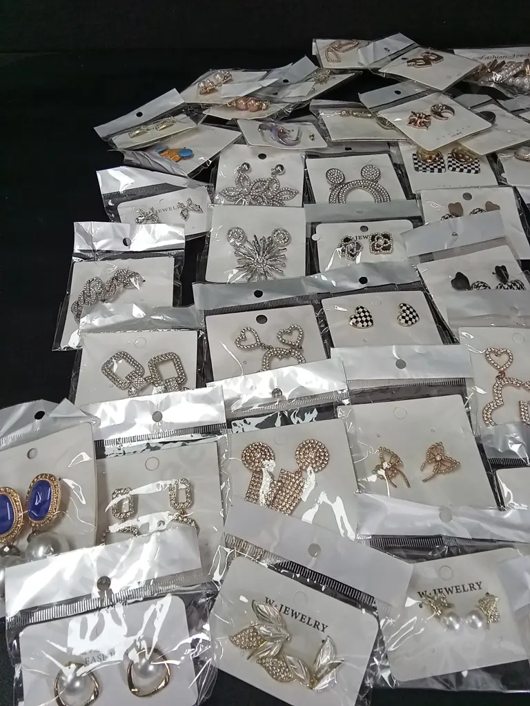 BOX OF BRAND NEW JEWELLERY Image 1++