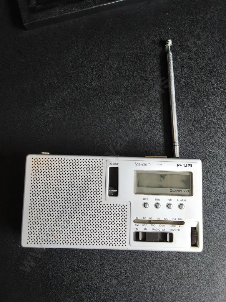 VINTAGE PHILLIPS CLOCK RADIO AND STAND MAGNIFIER Image 1++