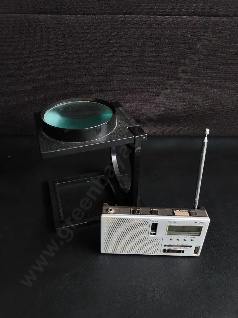 VINTAGE PHILLIPS CLOCK RADIO AND STAND MAGNIFIER Image 1++