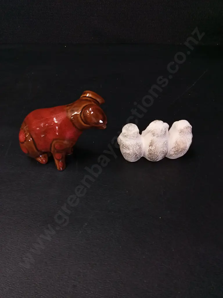 OLD TUPTON WARE HAND PAINTED PIG H6.5CM AND 3 WISE MONKEYS Image 1++