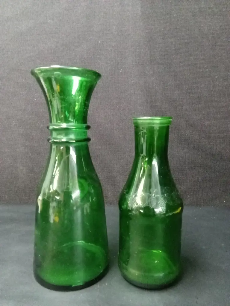 2 GREEN GLASS BOTTLES TALLEST H27CM Image 1++