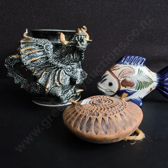 HAND PAINTED CERAMIC FISH, DRAGON MUG, AND DECORATIVE CLAY PIECE, TALLEST H 16 CM