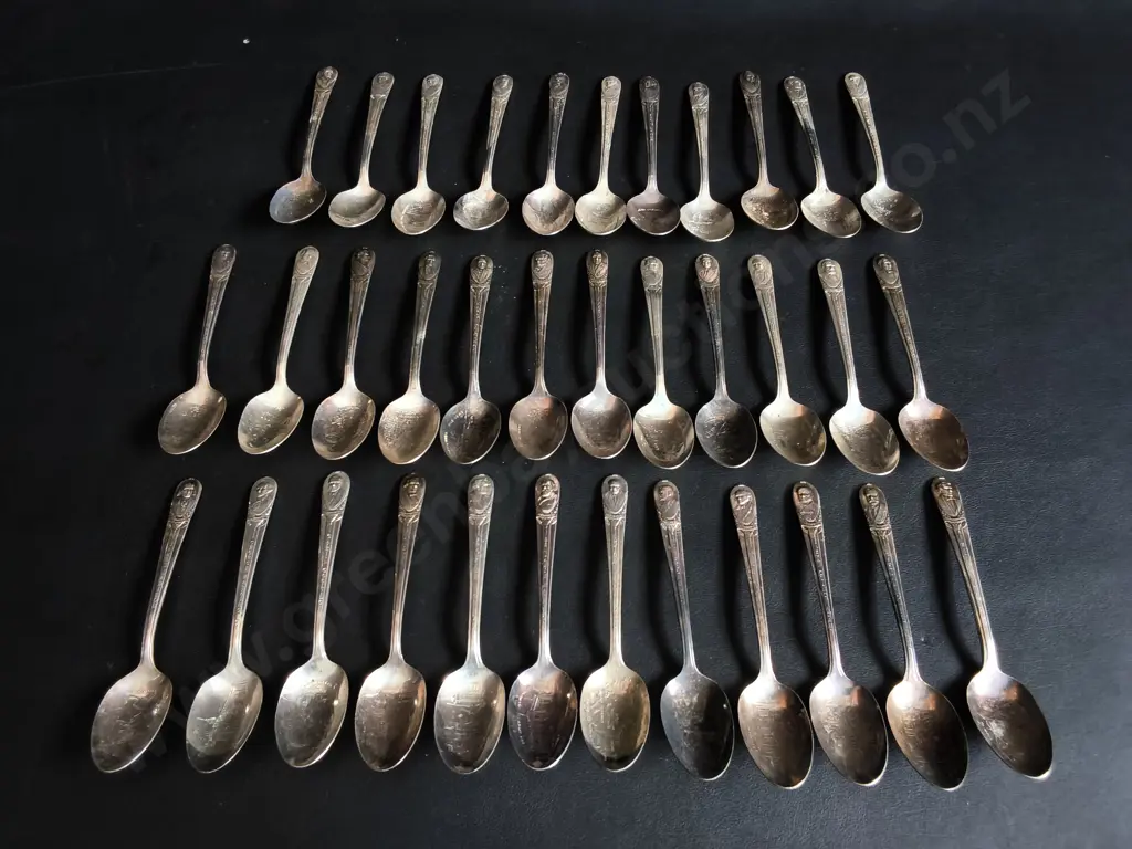 COLLECTION OF VINTAGE WM. ROGERS MFG. CO. US PRESIDENTIAL SILVERPLATE SOUVENIR SPOONS Image 1++
