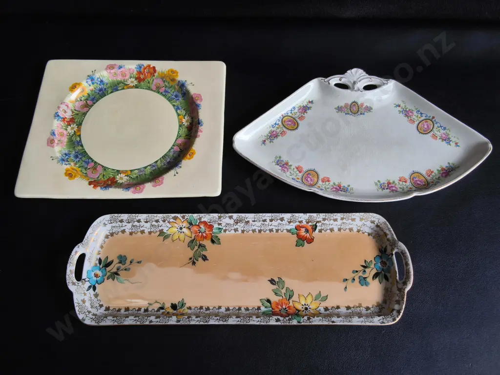 3 VINTAGE CERAMIC AND PORCELAIN SERVING PIECES, WODEST W 35 CM Image 1++