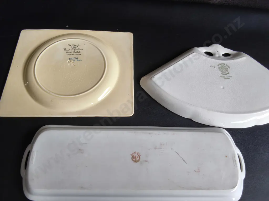 3 VINTAGE CERAMIC AND PORCELAIN SERVING PIECES, WODEST W 35 CM Image 1++