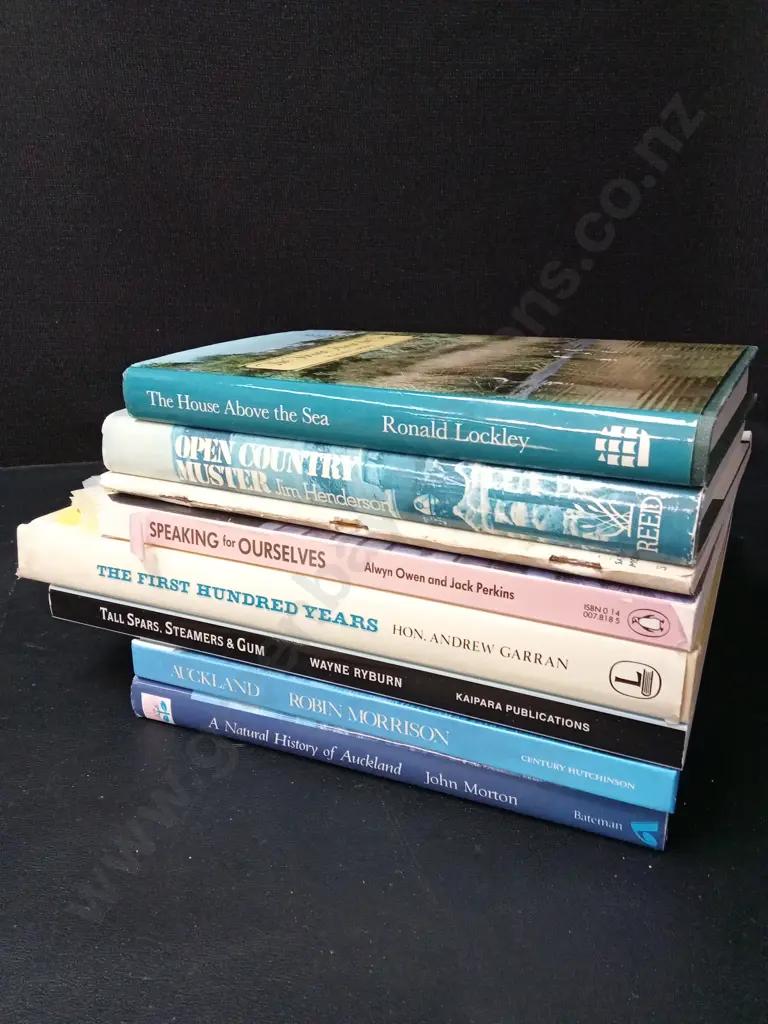 8 NEW ZEALAND BOOKS Image 1++
