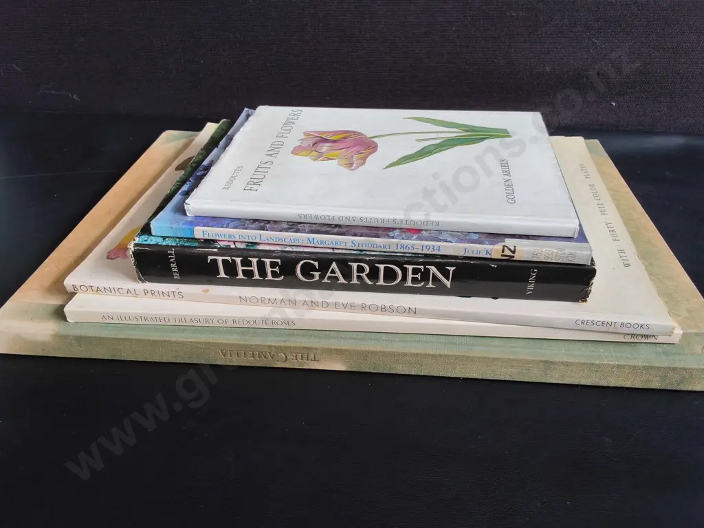 6 BOOKS ON FLOWERS, GARDENS AND BOTANICAL PRINTS Image 1++