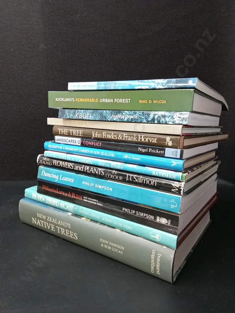 COLLECTION OF NEW ZEALAND NATURE BOOKS Image 1++
