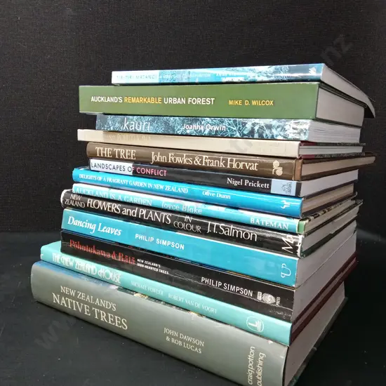 COLLECTION OF NEW ZEALAND NATURE BOOKS