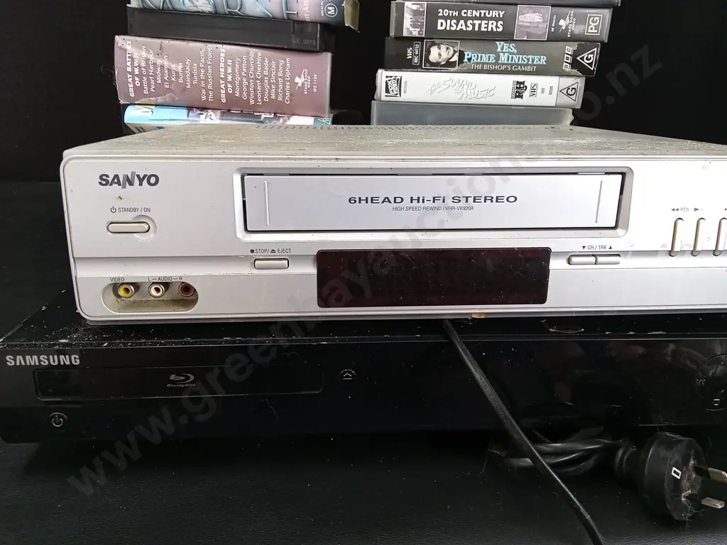 SAMSUNG DVD PLAYER, SANYO 6HEAD HI-FI STEREO BOTH WORKING AND COLLECTION OF VHS / DVDS Image 1++