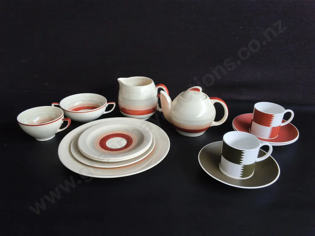 VINTAGE ART DECO SUSIE COOPER TEA AND COFFEE SET, 13 PIECES, TALLEST H 13 CM Image 1++