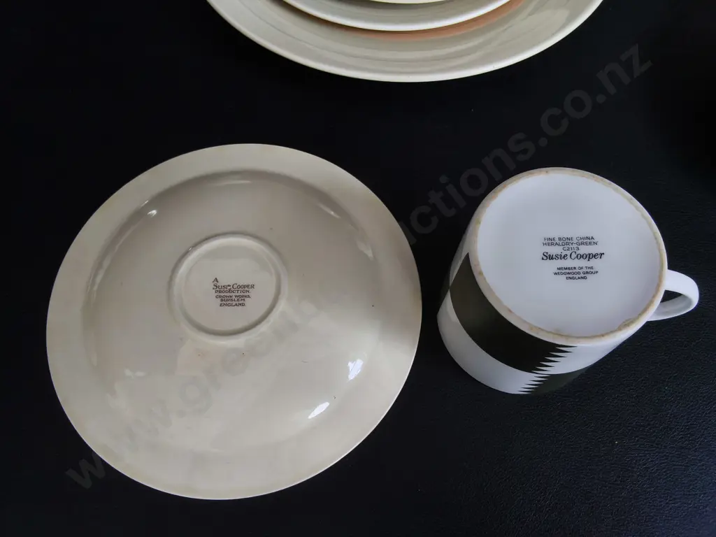 VINTAGE ART DECO SUSIE COOPER TEA AND COFFEE SET, 13 PIECES, TALLEST H 13 CM Image 1++