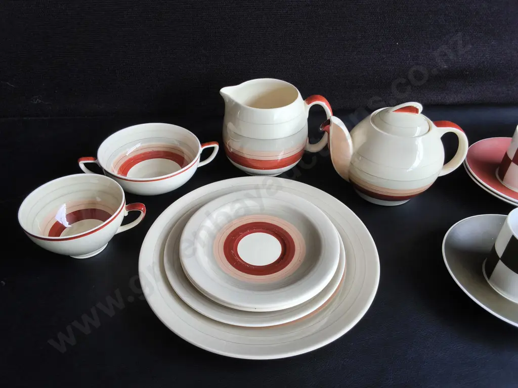 VINTAGE ART DECO SUSIE COOPER TEA AND COFFEE SET, 13 PIECES, TALLEST H 13 CM Image 1++