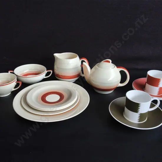 VINTAGE ART DECO SUSIE COOPER TEA AND COFFEE SET, 13 PIECES, TALLEST H 13 CM