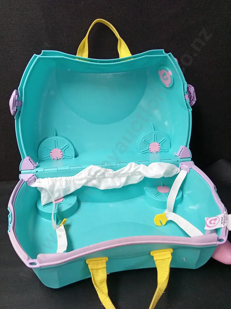 TRUNKI RIDE ON SUITCASE Image 1++