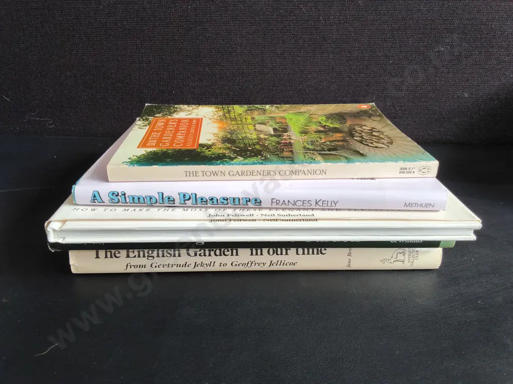 5 GARDEN BOOKS Image 1++