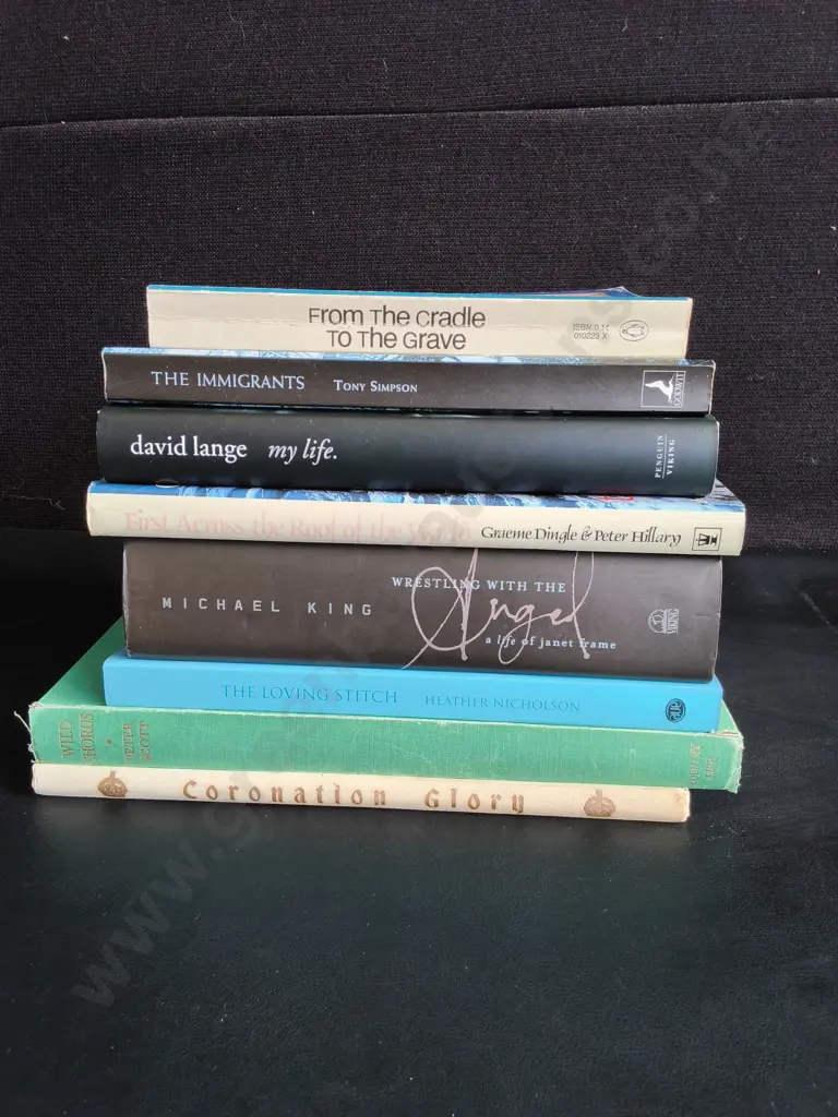 MIX OF 8 BOOKS Image 1++