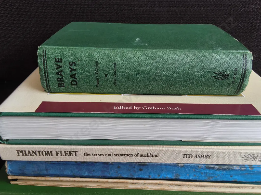 6 NEW ZEALAND BOOKS Image 1++