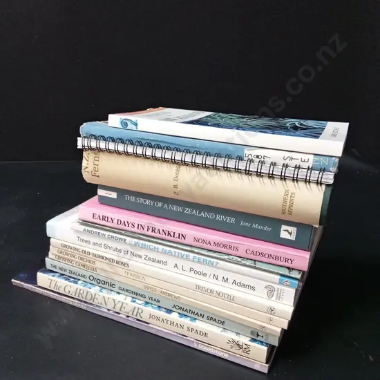 COLLECTION OF NEW ZEALAND NATURE BOOKS