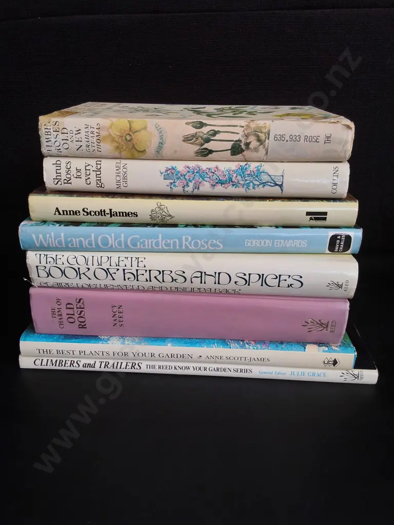 8 GARDEN BOOKS Image 1++