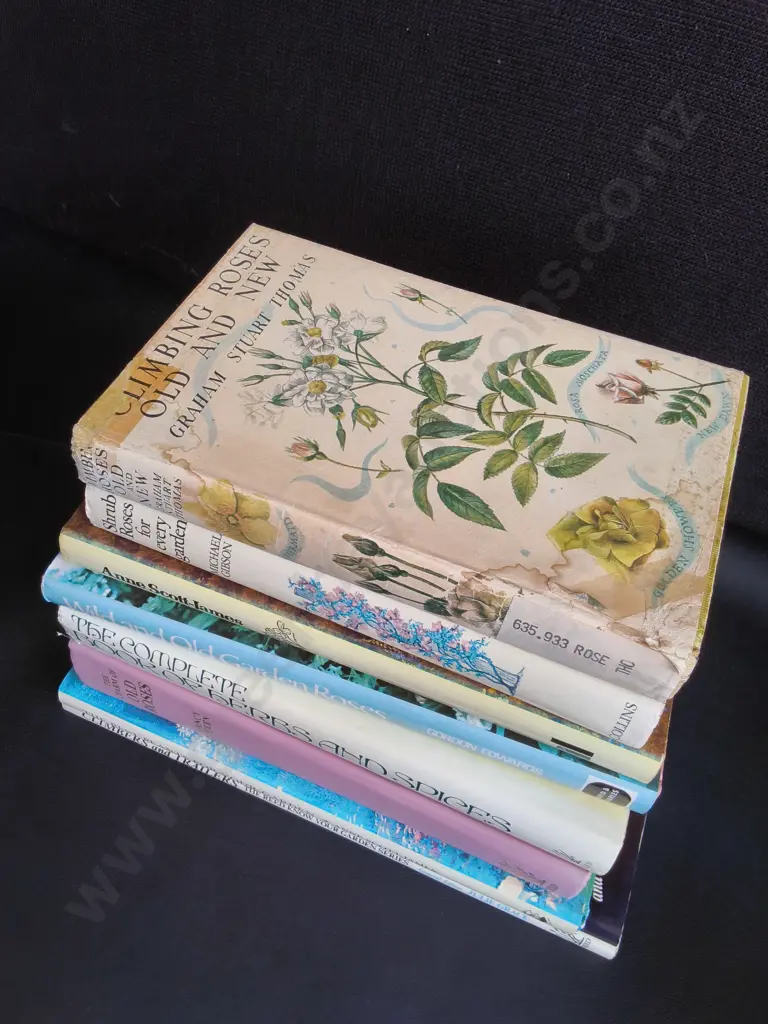 8 GARDEN BOOKS Image 1++