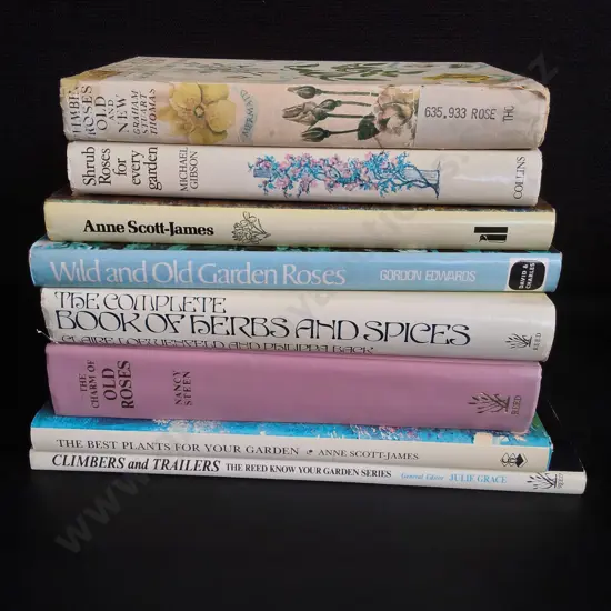 8 GARDEN BOOKS