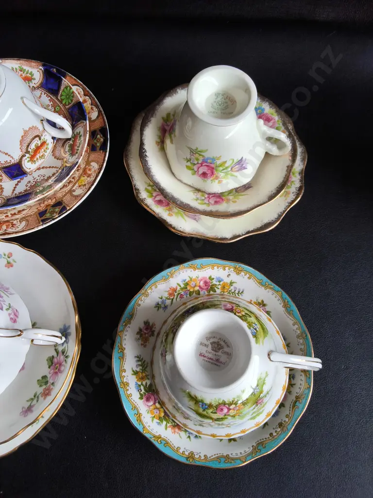 4 VINTAGE TEA CUP AND SAUCERS SETS Image 1++