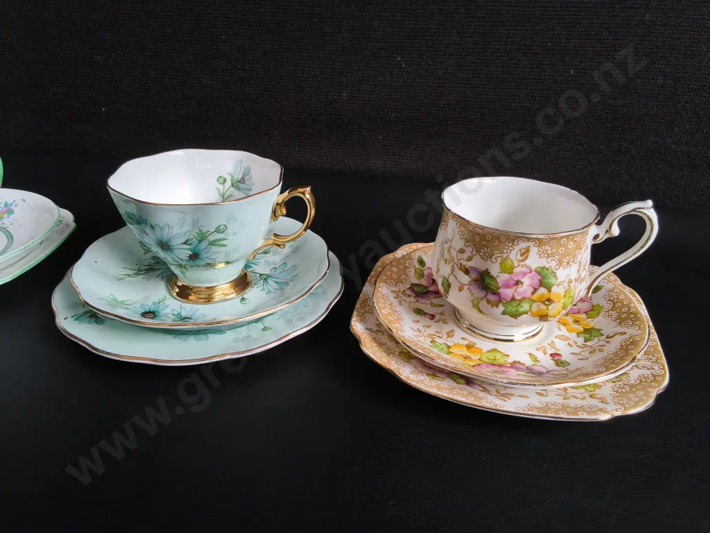 4 VINTAGE TEA CUP AND SAUCERS SETS Image 1++
