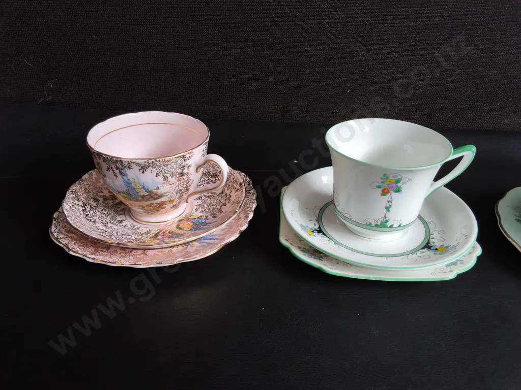 4 VINTAGE TEA CUP AND SAUCERS SETS Image 1++