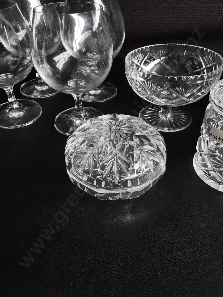 MIX OF VINTAGE CRYSTAL AND GLASSWARE, 8 PIECES, TALLEST H 14 CM Image 1++
