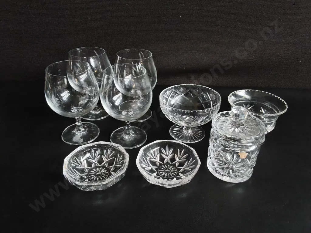 MIX OF VINTAGE CRYSTAL AND GLASSWARE, 8 PIECES, TALLEST H 14 CM Image 1++