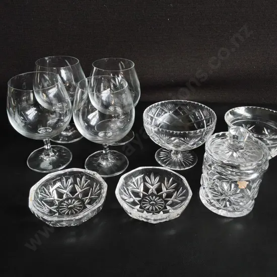 MIX OF VINTAGE CRYSTAL AND GLASSWARE, 8 PIECES, TALLEST H 14 CM