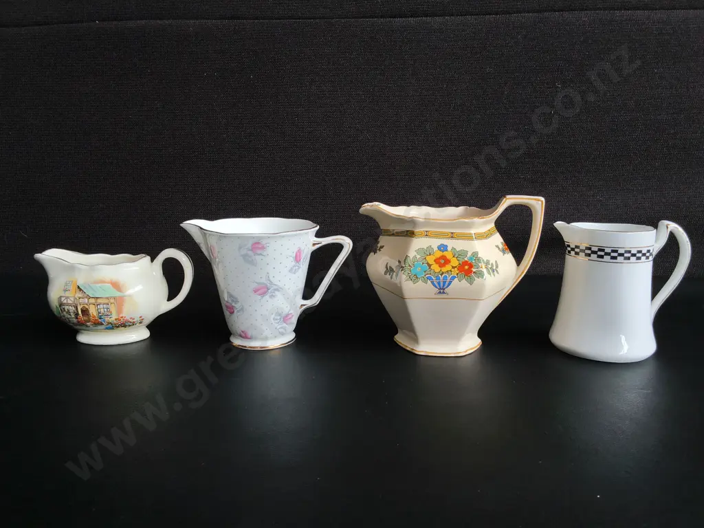 4 VINTAGE PITCHERS/ CREAMERS, TALLEST H 12 CM Image 1++