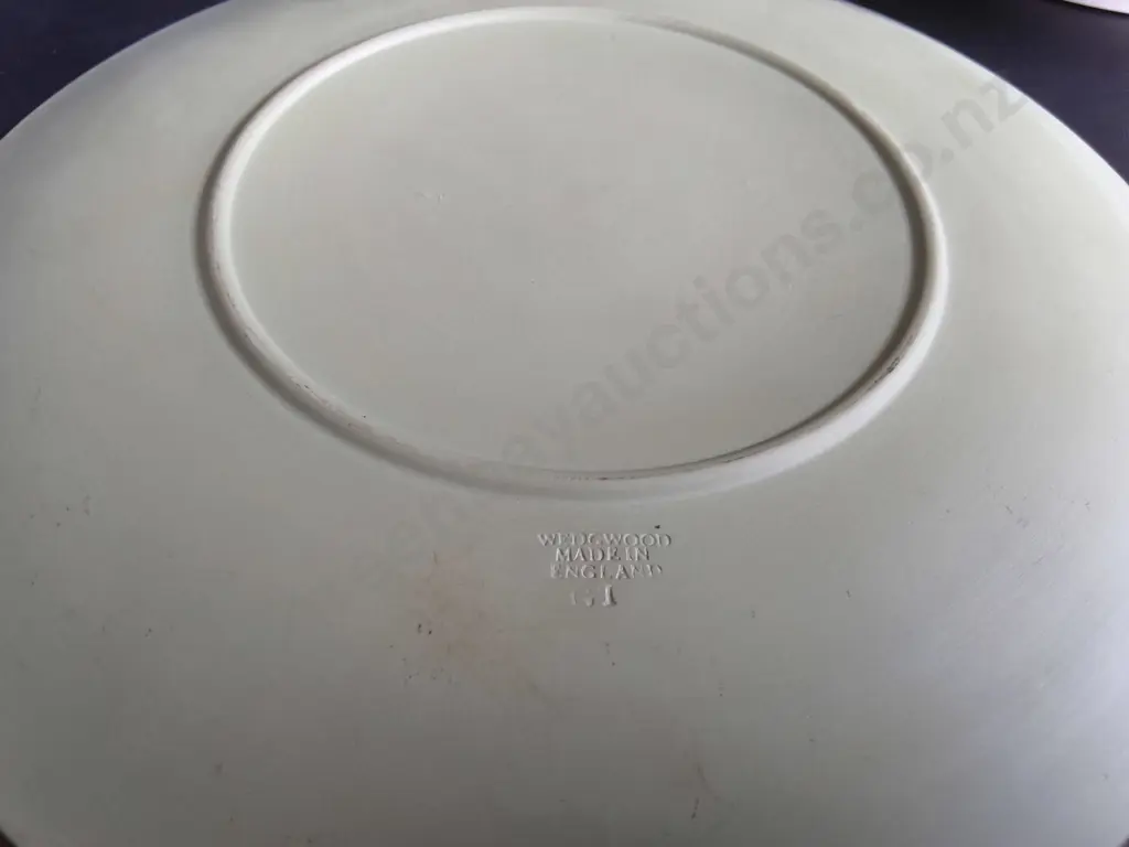 3 VINTAGE DISHES, INCLUDING WEDGWOOD PLATE, ROYAL WINTON, AMD CARLTON WARE, WIDEST DIA 23 CM Image 1++