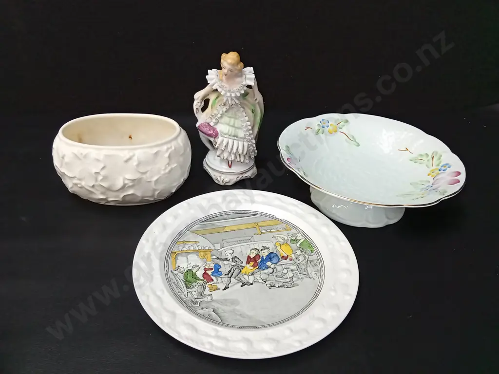 4 DECORATIVE ITEMS Image 1++